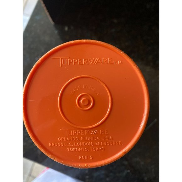 Tupperware 1 Qt. Orange Container #262-9. Lid With Flip Spout - Picture 9 of 9